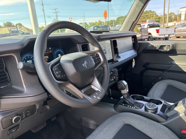 2025 Ford Bronco Base photo 27