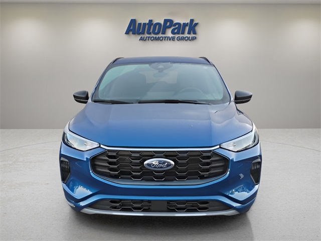 2023 Ford Escape ST-Line photo 2