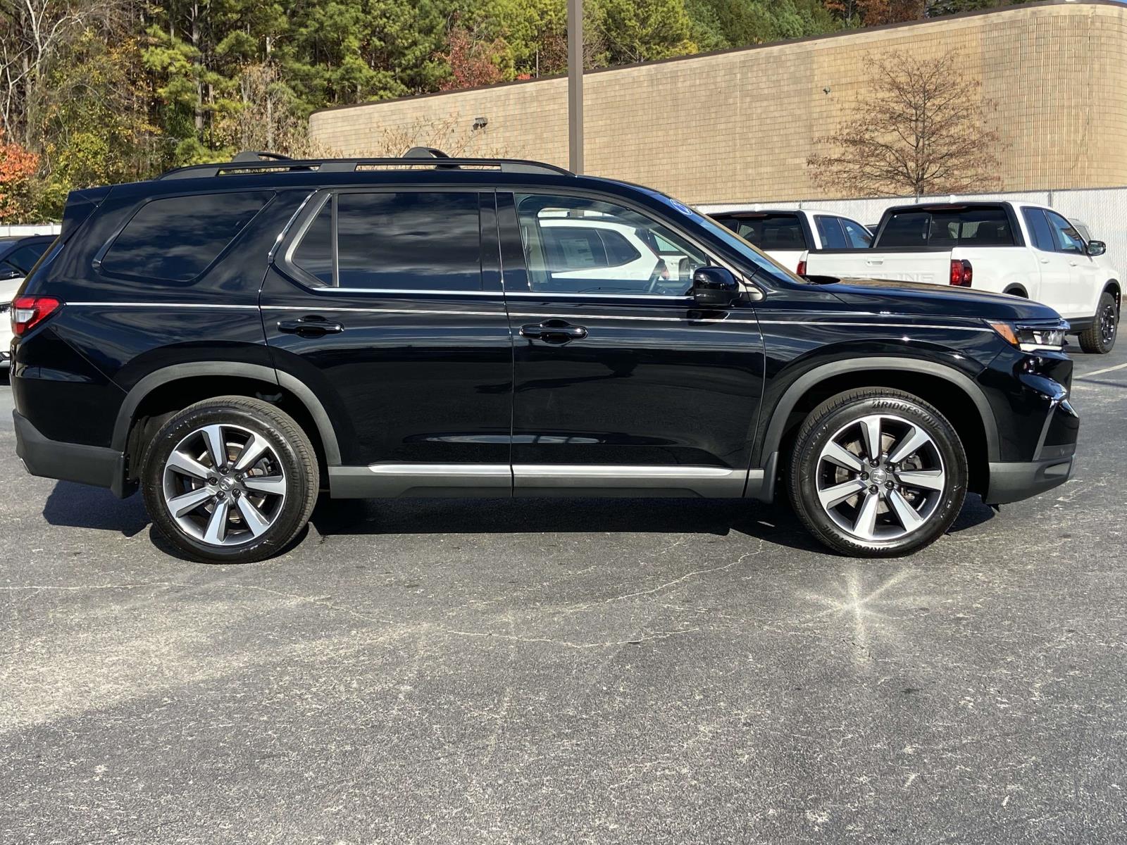 2023 Honda Pilot Elite photo 2