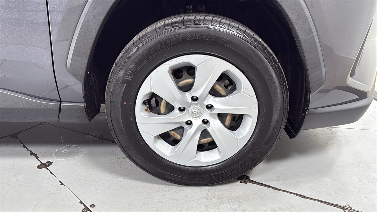 2019 Toyota RAV4 LE photo 21