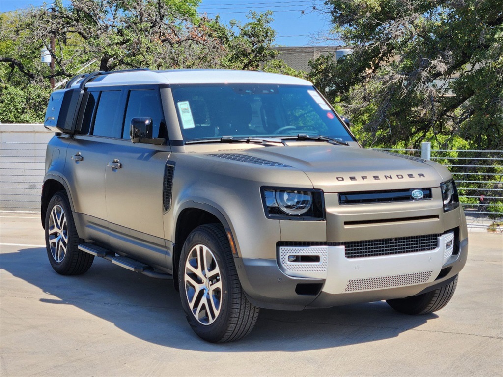 2024 Land Rover Defender 110 S photo 2