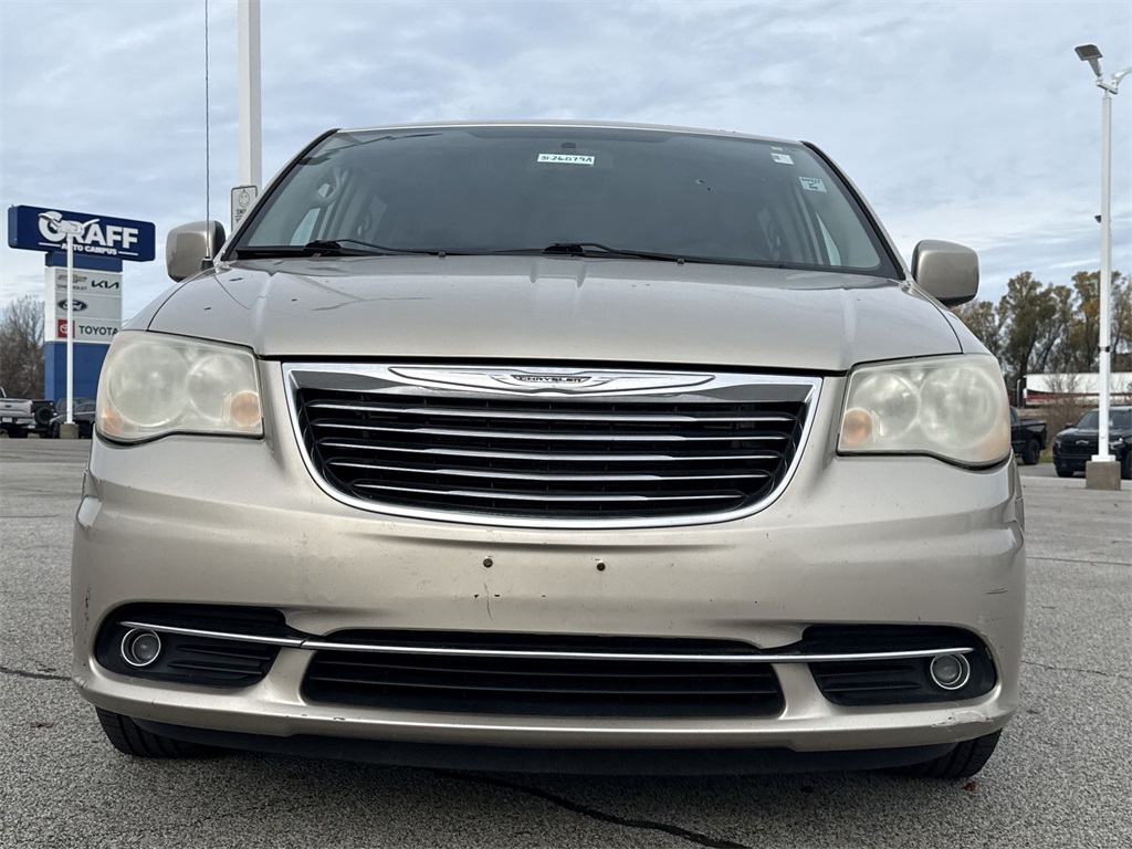 2013 Chrysler Town & Country Touring photo 3