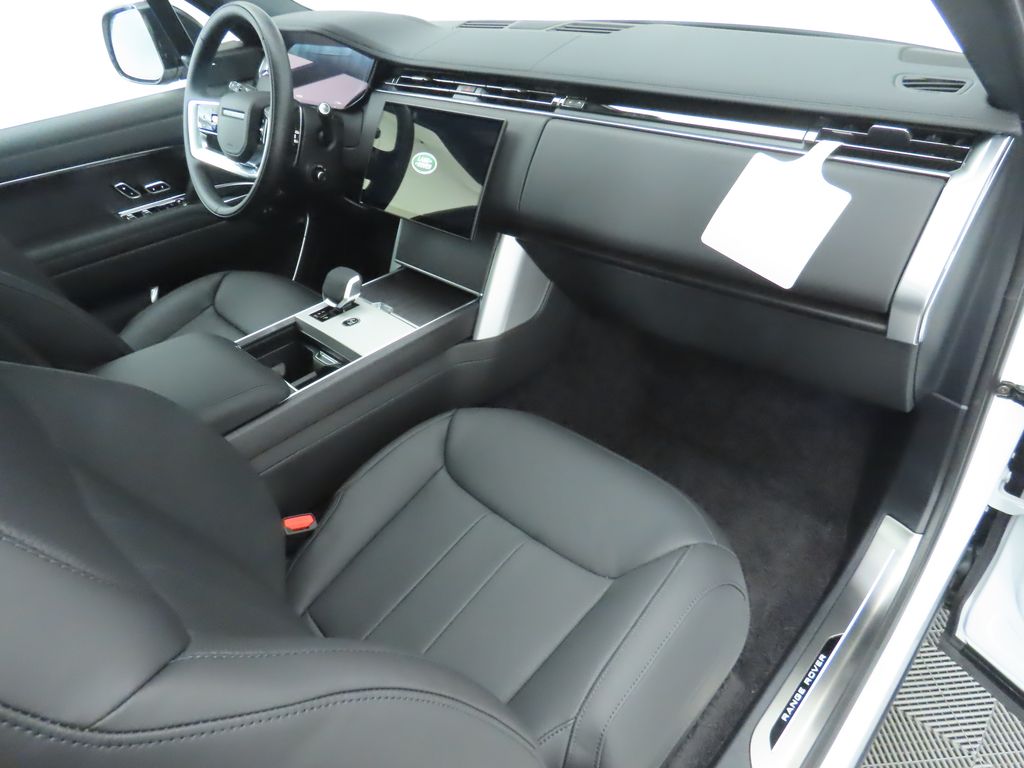 2025 Land Rover Range Rover SE photo 16