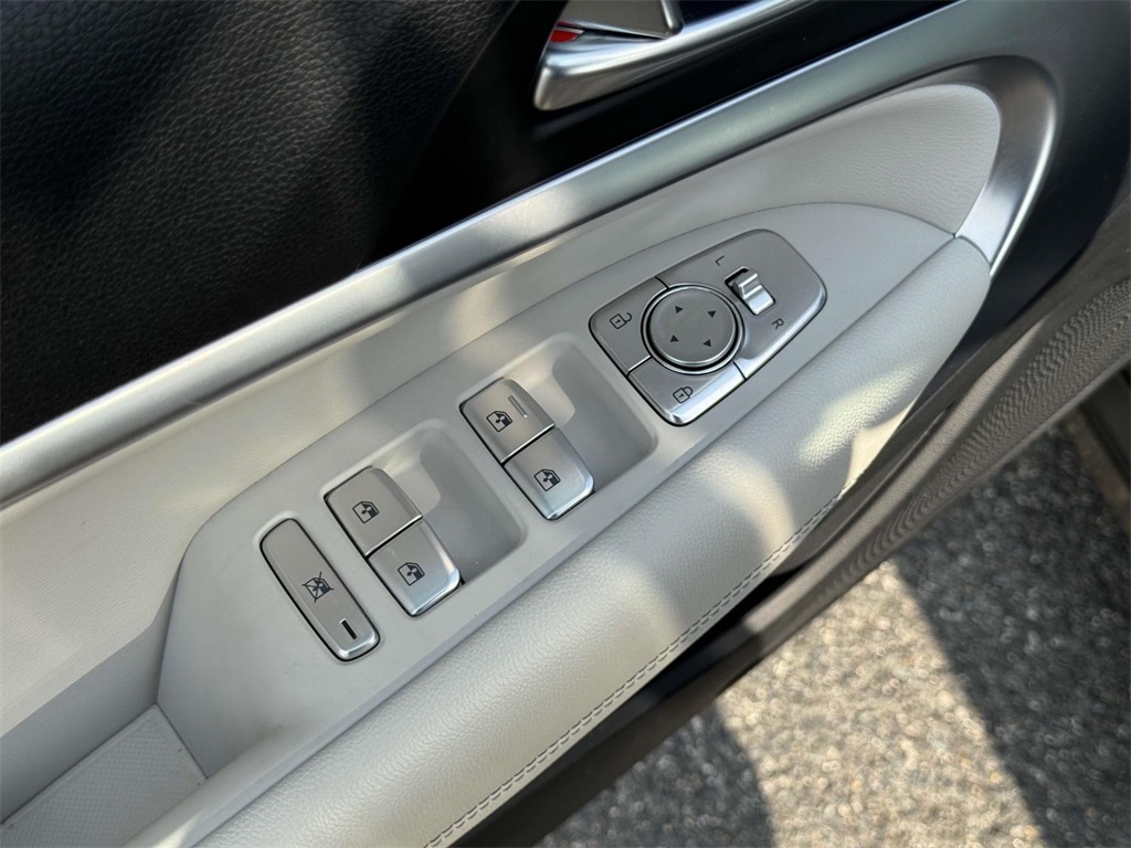 2025 Genesis G70 2.5T photo 26