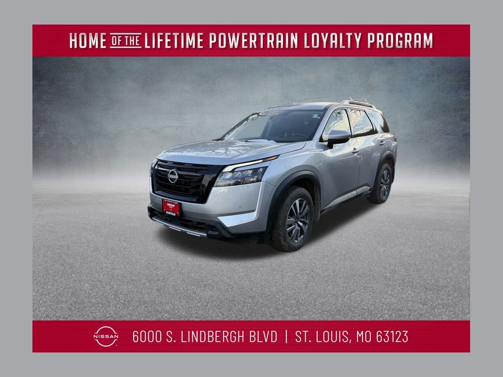 2025 Nissan Pathfinder SL's photo