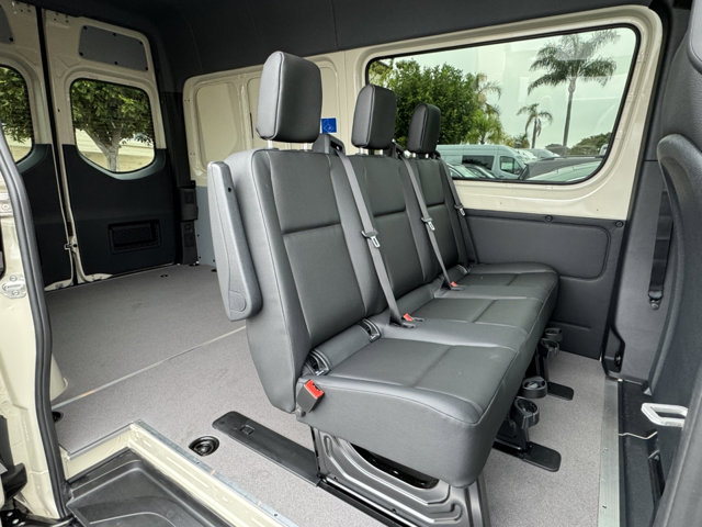 2025 Mercedes Benz Sprinter 2500 photo 2