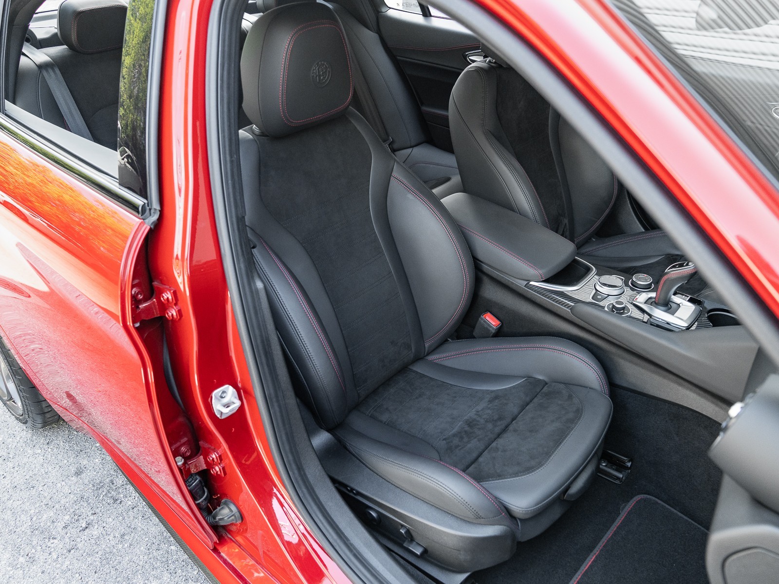 2020 Alfa Romeo Giulia Quadrifoglio photo 8