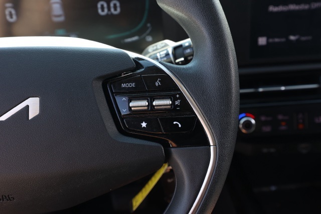 2023 Kia Niro LX photo 24