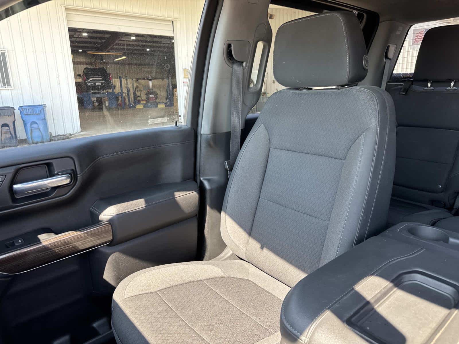 2021 Chevrolet Silverado RST photo 32