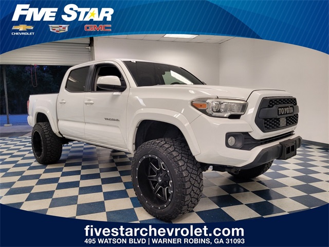 2018 Toyota Tacoma SR5's photo