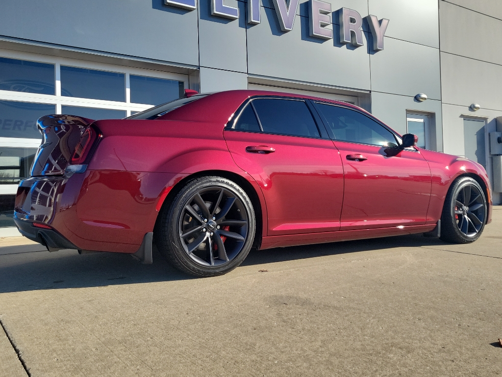 2023 Chrysler 300 photo 3
