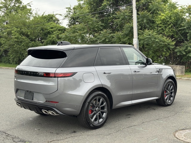 2025 Land Rover Range Rover Sport SE photo 3