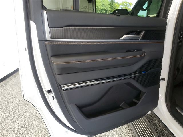 2024 Jeep Grand Wagoneer III photo 23