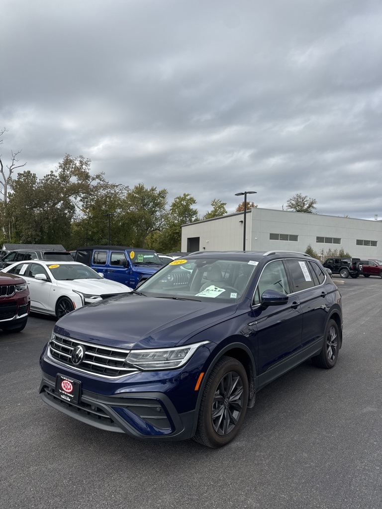 2024 Volkswagen Tiguan SE's photo