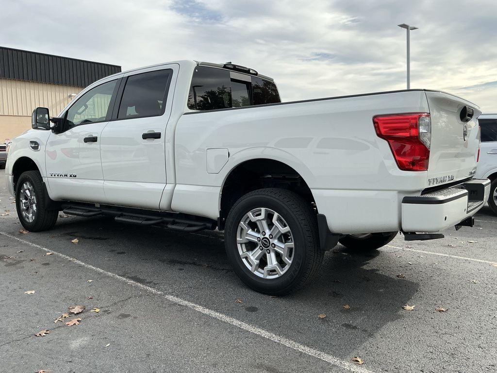 2024 Nissan Titan SV photo 2