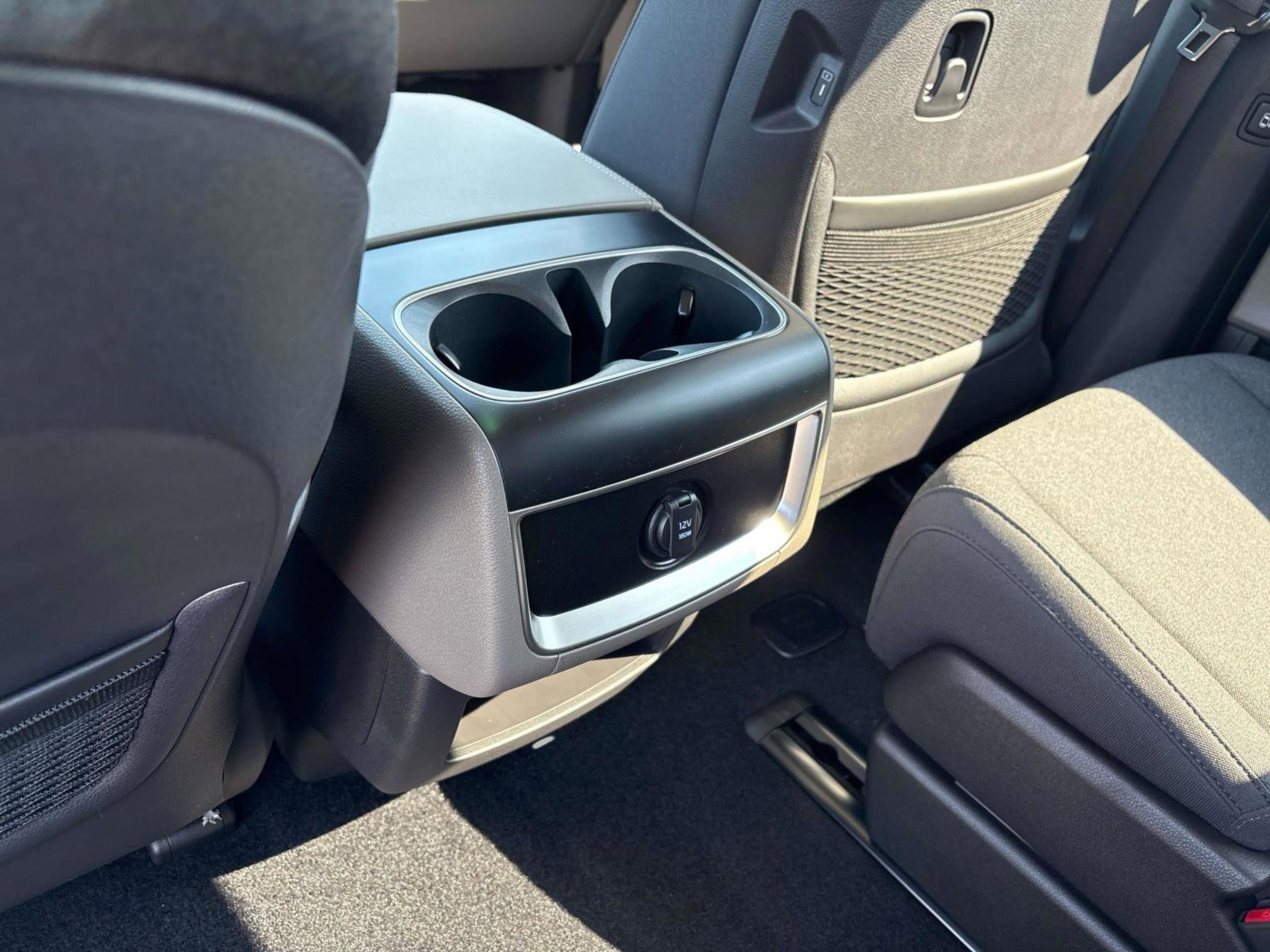 2026 Kia Carnival LX photo 16