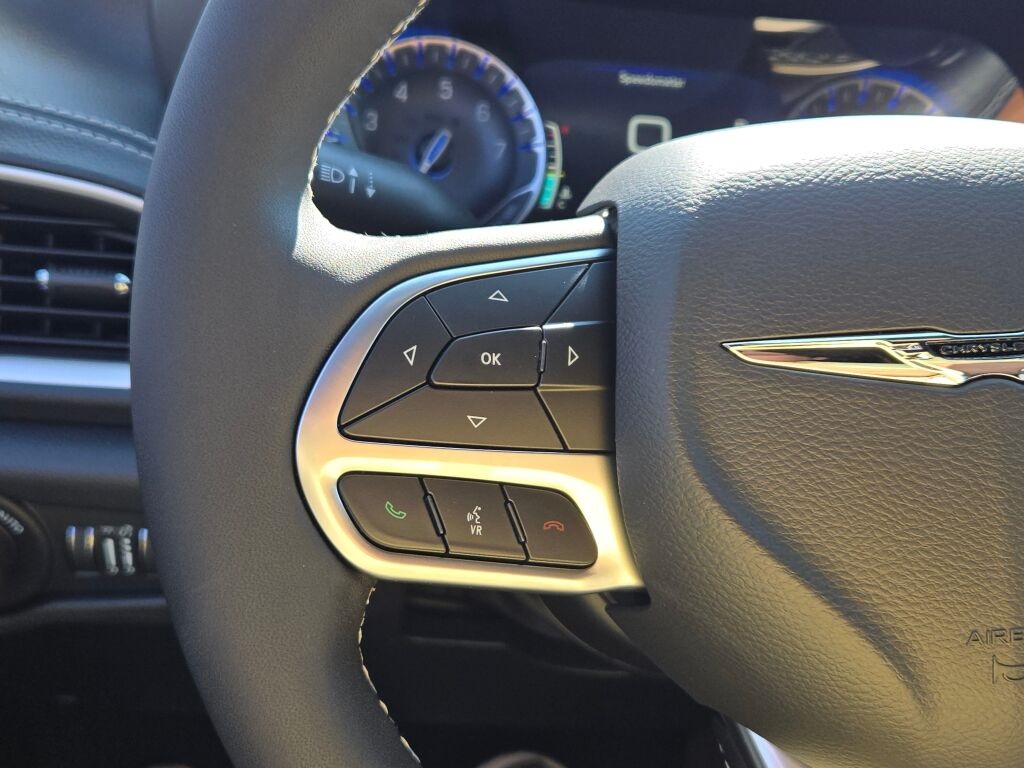 2026 Chrysler Pacifica photo 27
