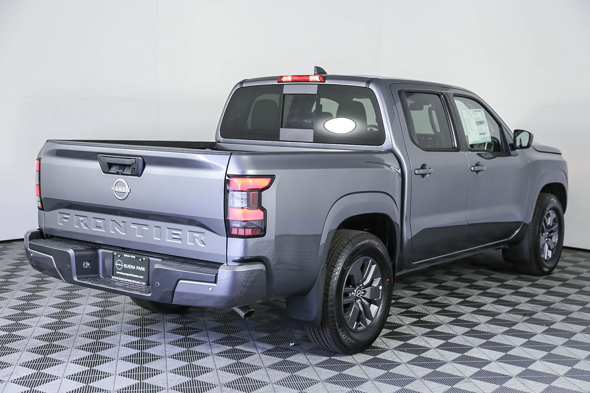 2025 Nissan Frontier SV photo 9