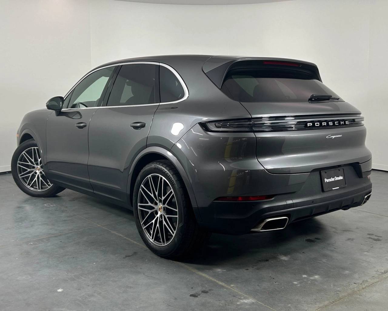 2025 Porsche Cayenne photo 3