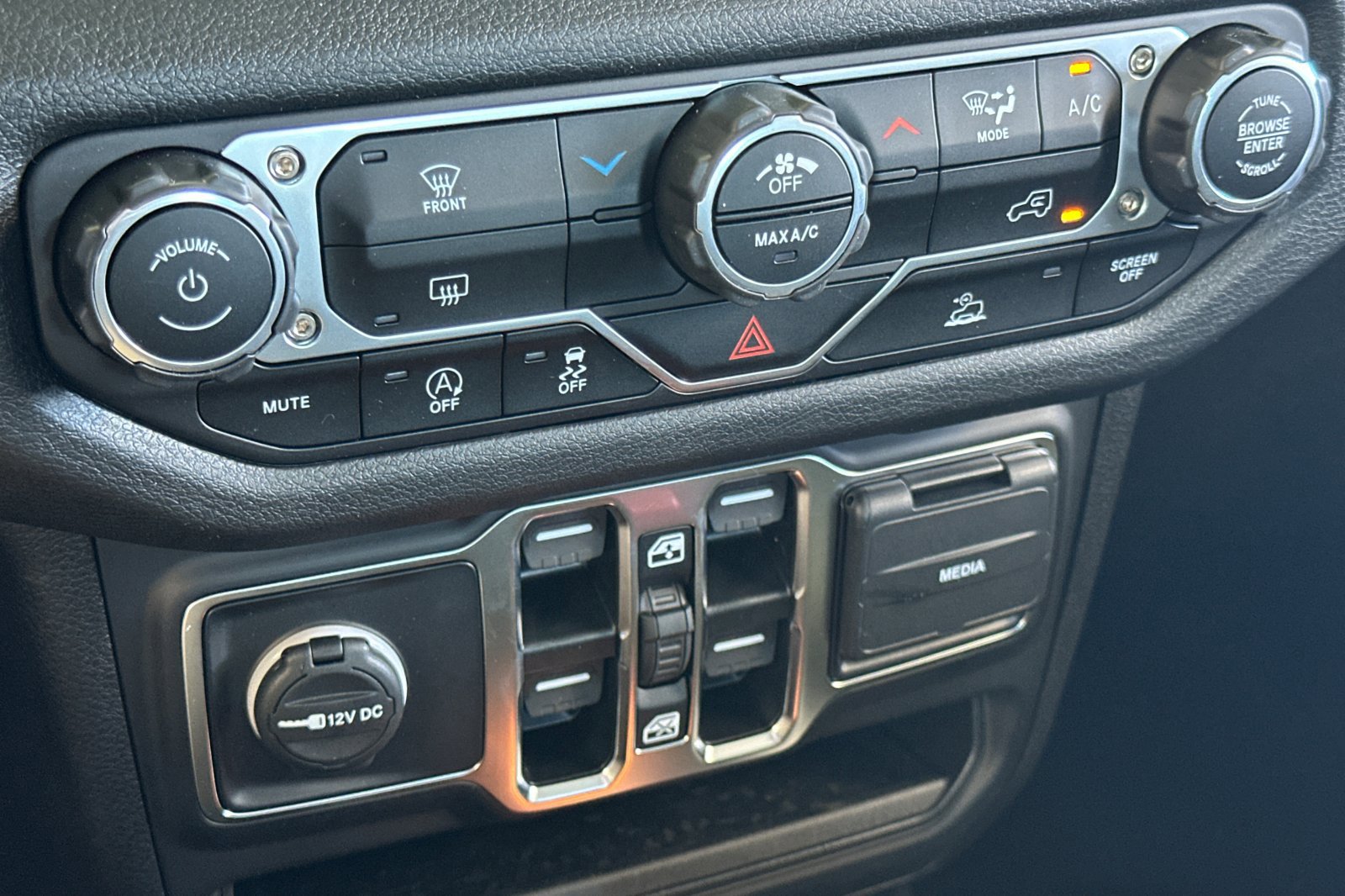 2025 Jeep Gladiator Sport photo 16