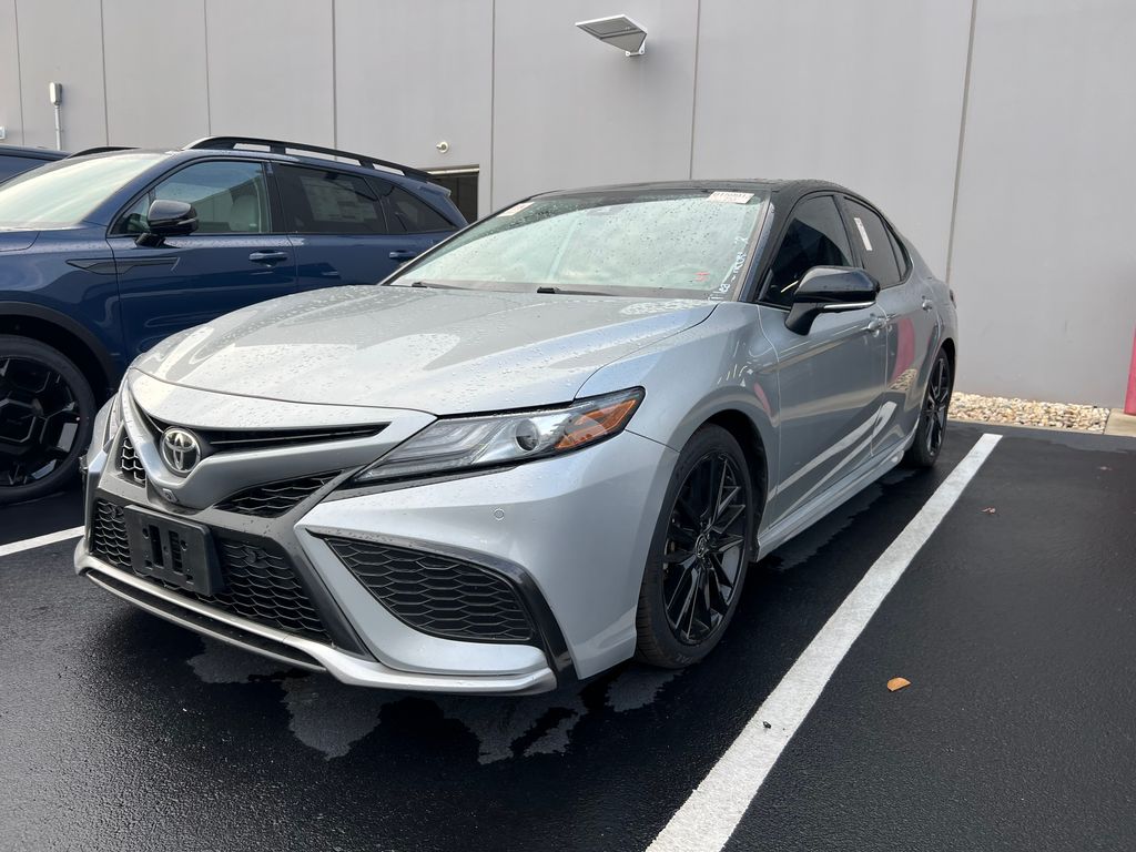 2021 Toyota Camry XSE V6 photo 3