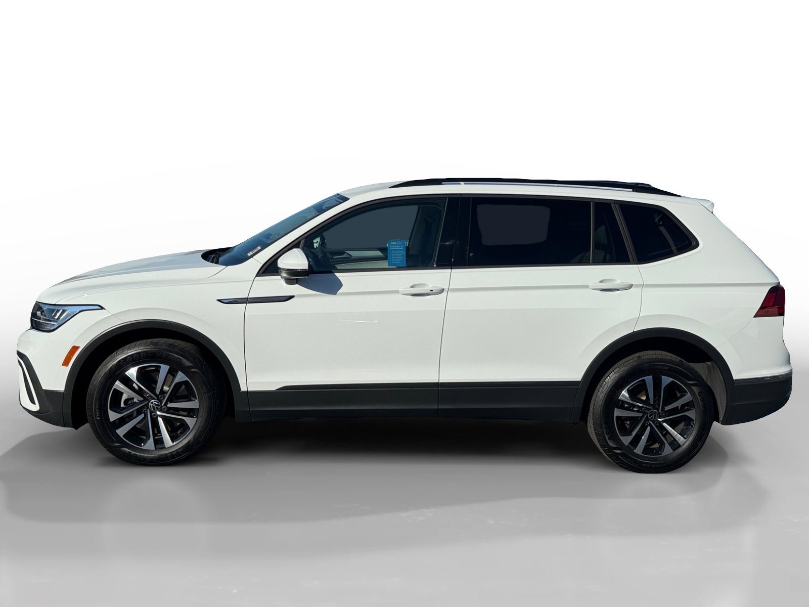 2023 Volkswagen Tiguan S photo 2