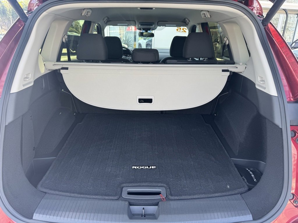 2025 Nissan Rogue SV photo 21