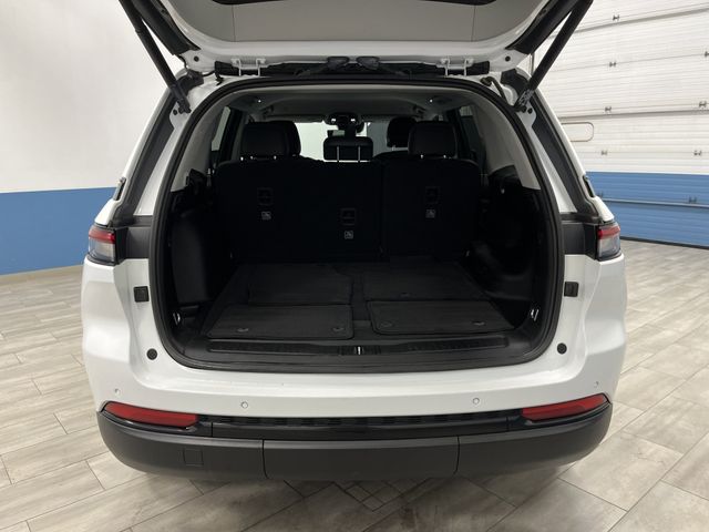 2023 Jeep Grand Cherokee Limited photo 2