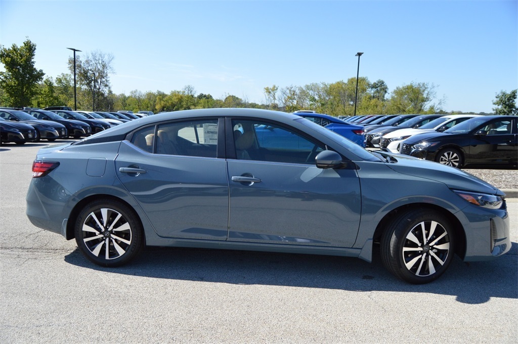 2025 Nissan Sentra SV photo 4