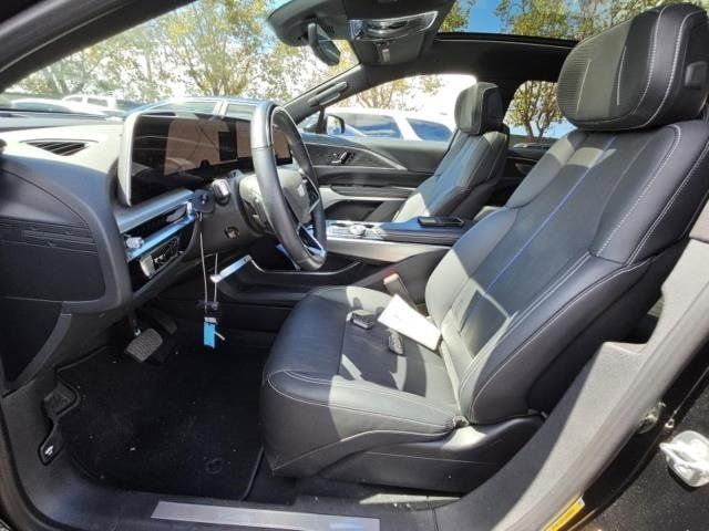 2024 Cadillac Lyriq Luxury photo 3