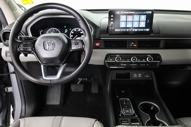 2025 Honda Pilot Touring photo 2