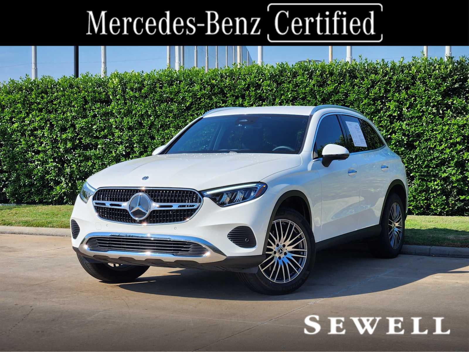 2025 Mercedes Benz GLC 300 photo 2