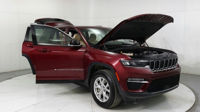 Used 2023 RED Jeep Limited image 12