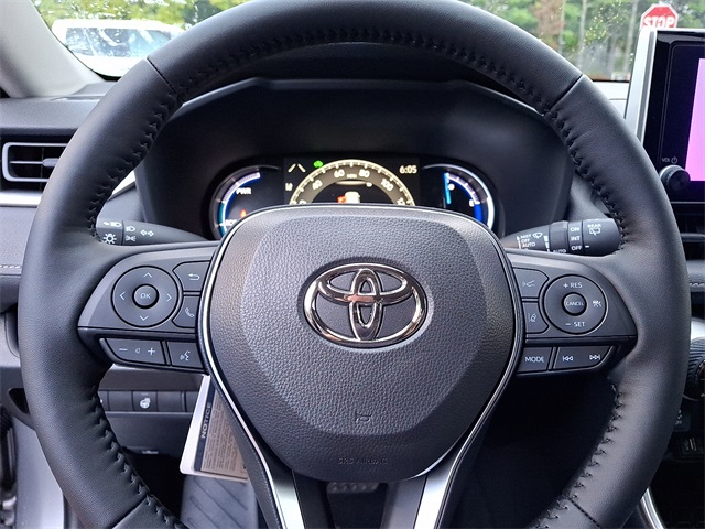 2025 Toyota RAV4 XLE photo 9