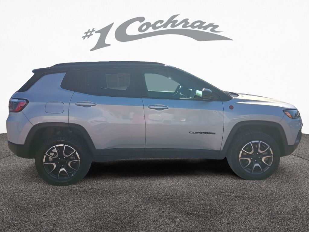 2024 Jeep Compass Trailhawk photo 8