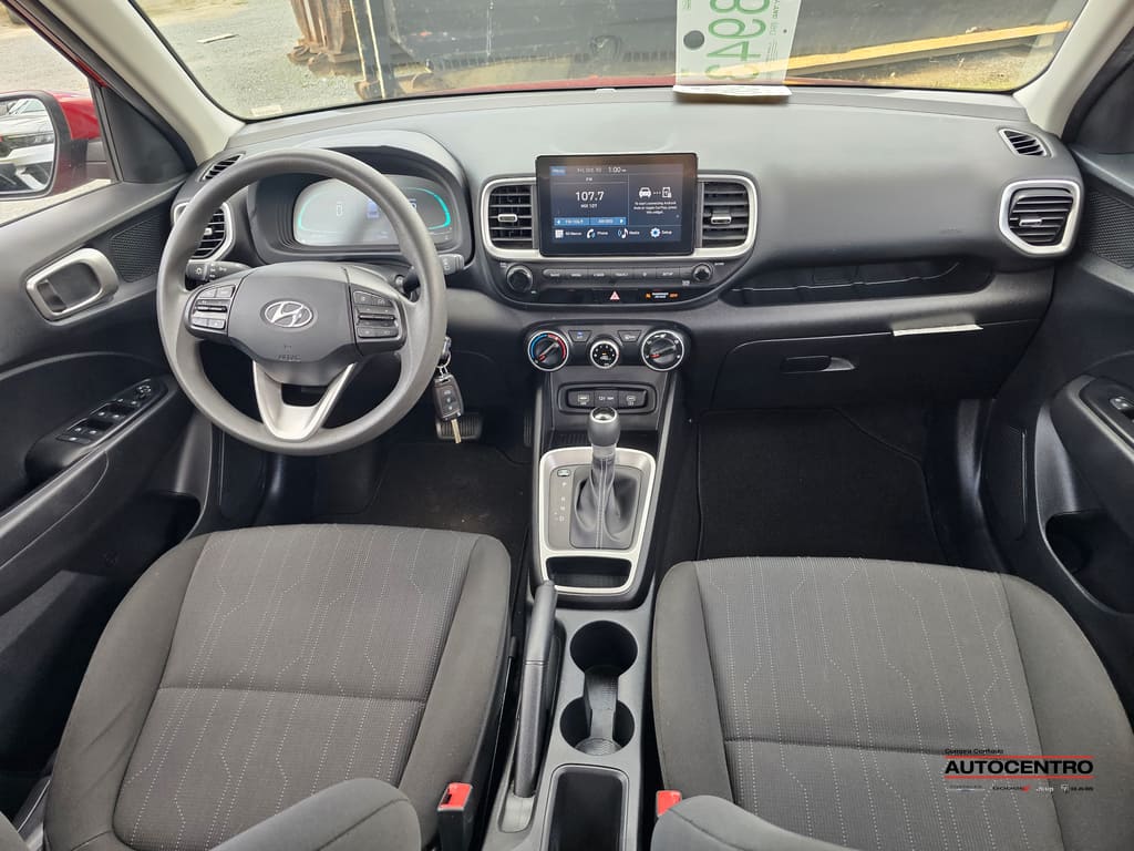 2024 Hyundai Venue SE photo 3