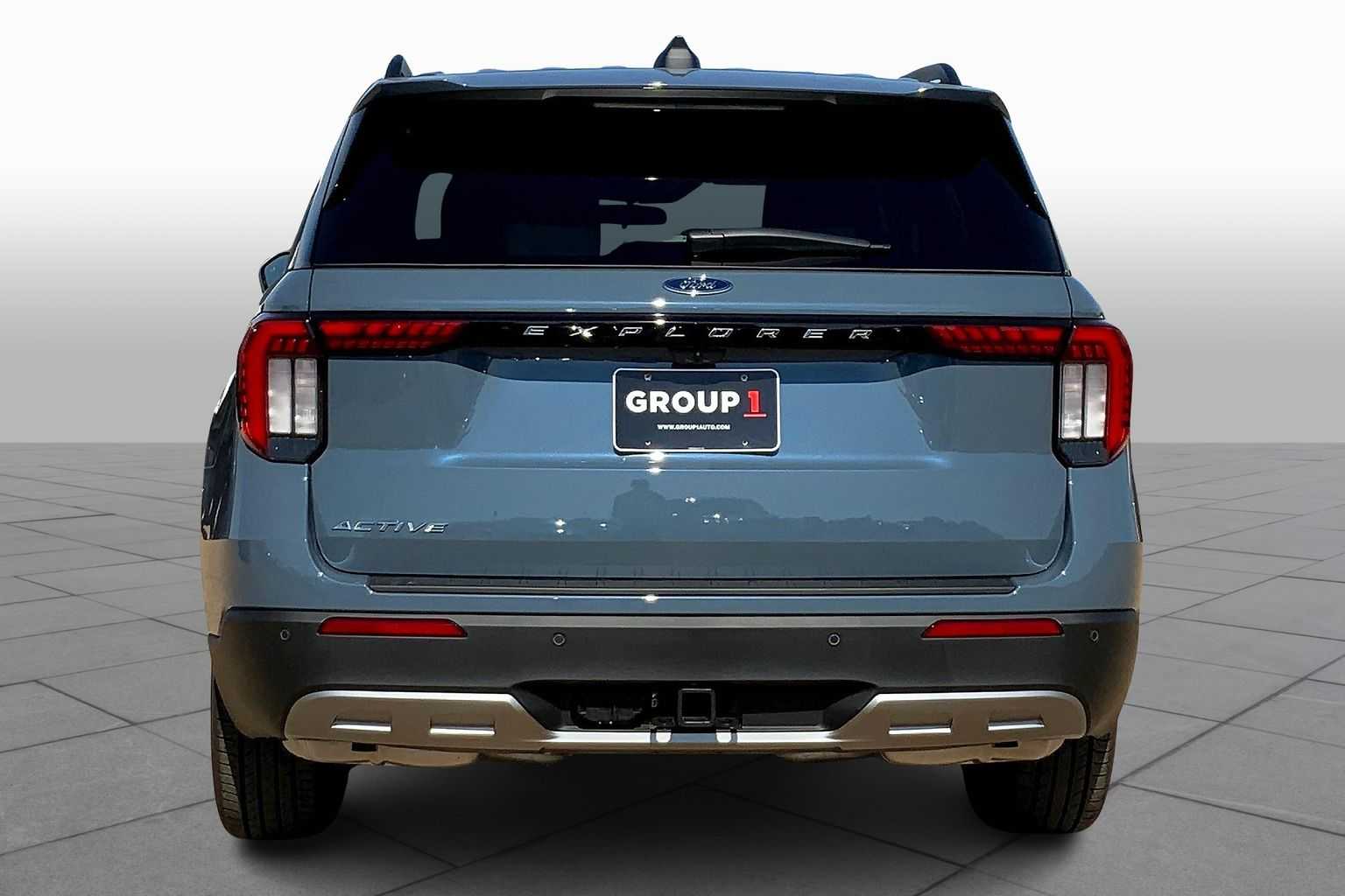 2025 Ford Explorer photo 4