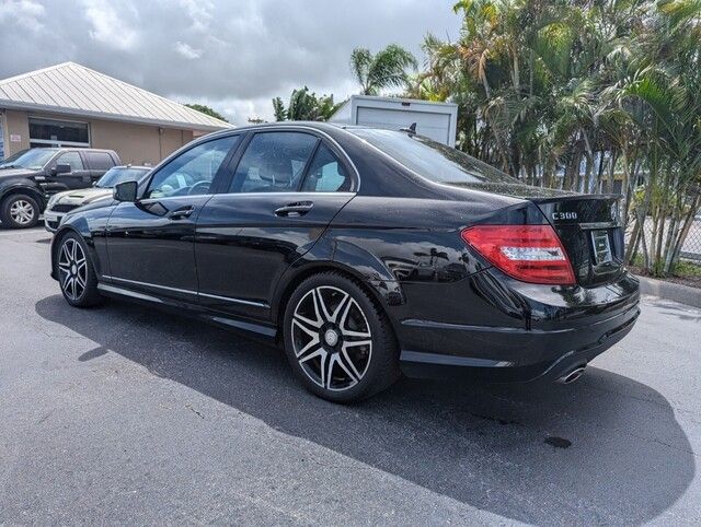 2013 Mercedes Benz C 300 Luxury 4MATIC photo 3