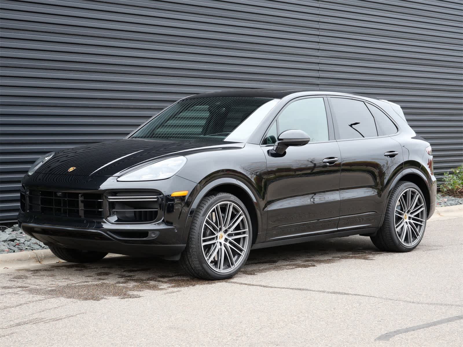 2022 Porsche Cayenne Turbo's photo