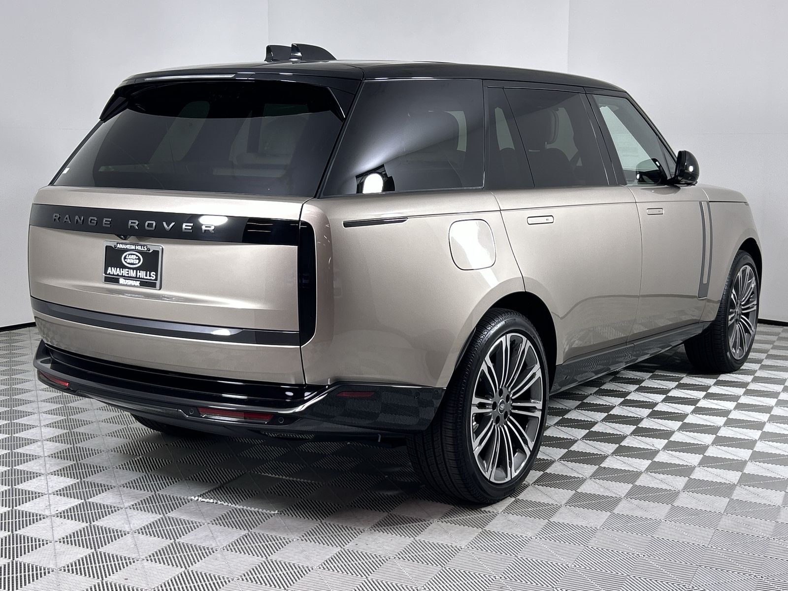 2025 Land Rover Range Rover SE photo 5
