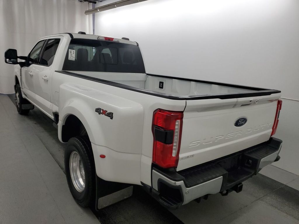 2024 Ford F-350 Lariat photo 2