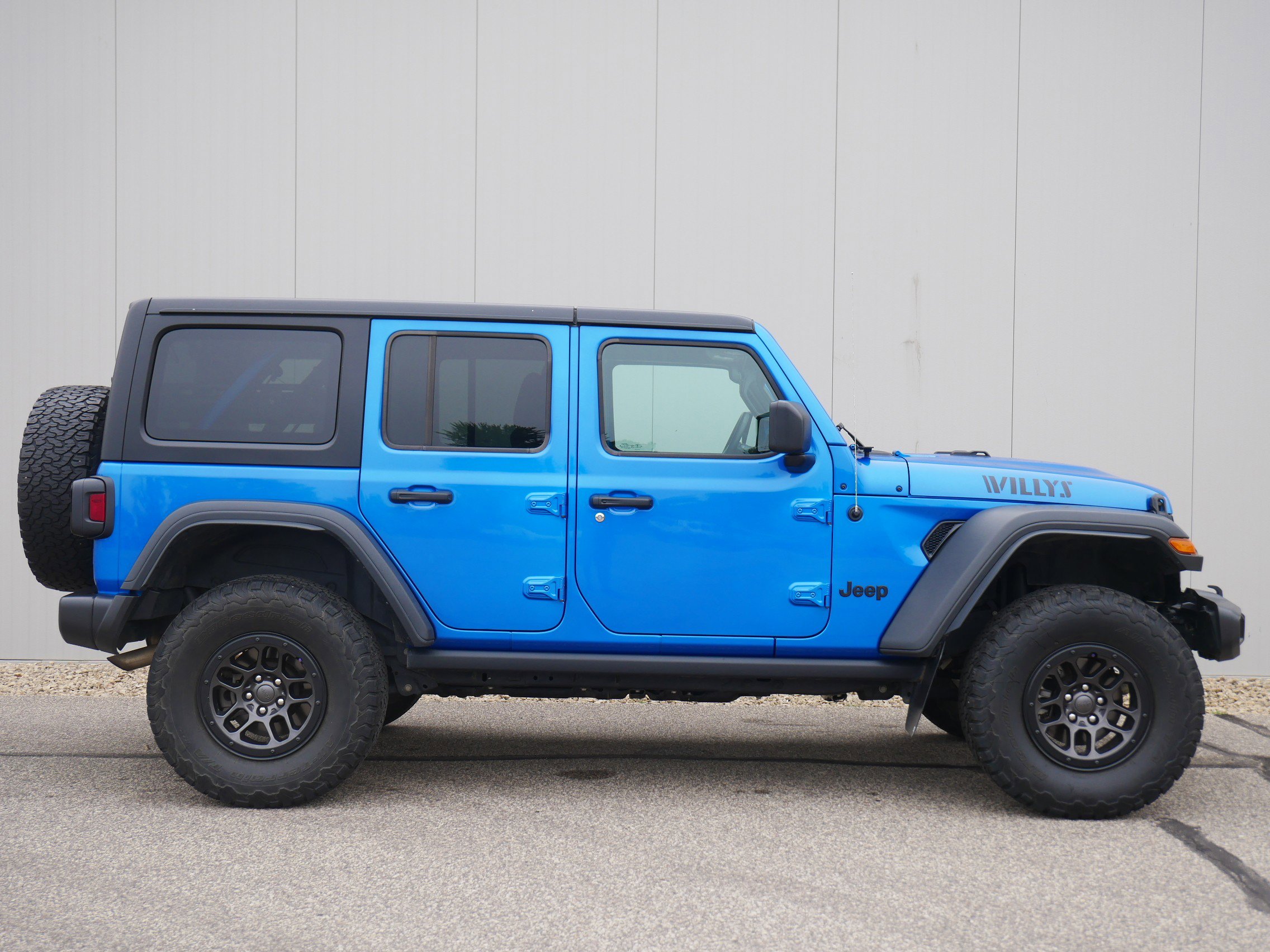 2023 Jeep Wrangler Willys photo 5