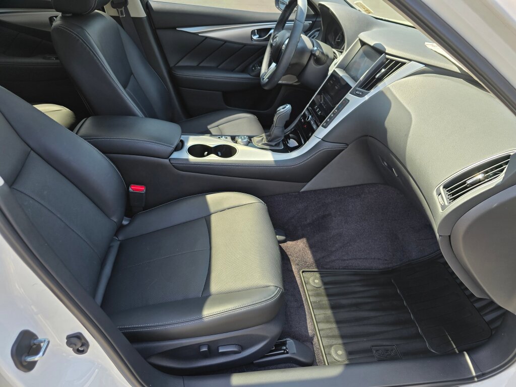 2024 Infiniti Q50 LUXE photo 9