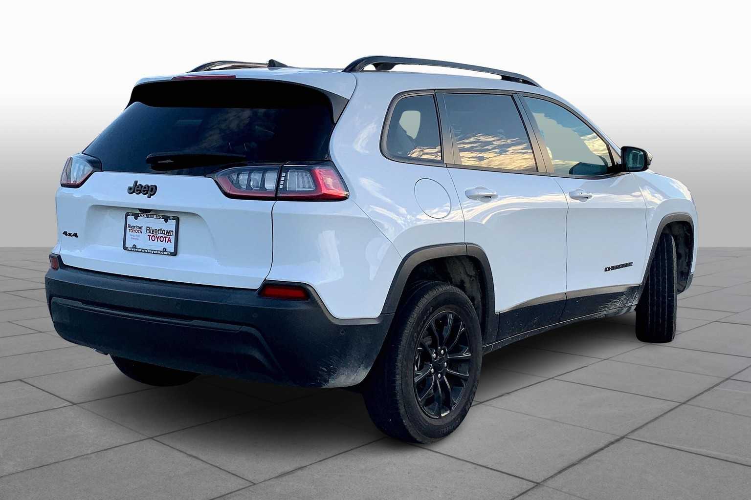 2023 Jeep Cherokee Altitude Lux photo 8