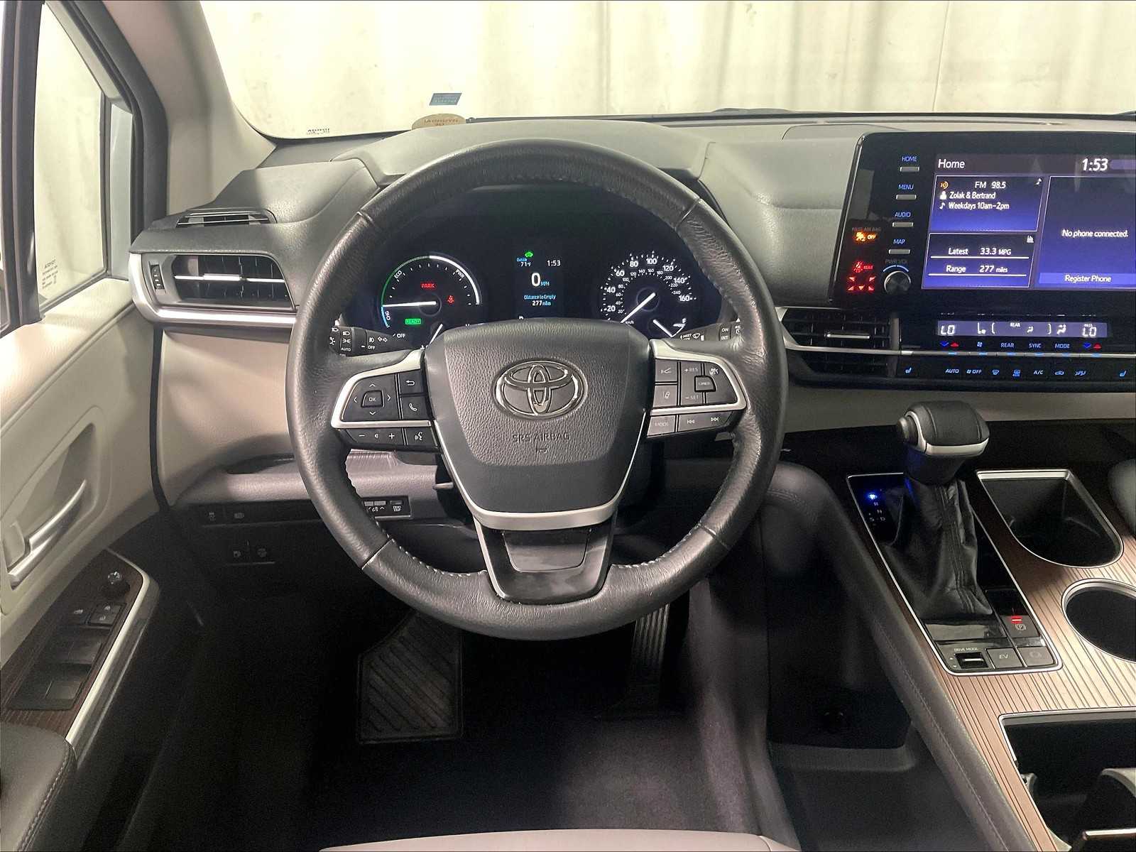 2022 Toyota Sienna XLE photo 18
