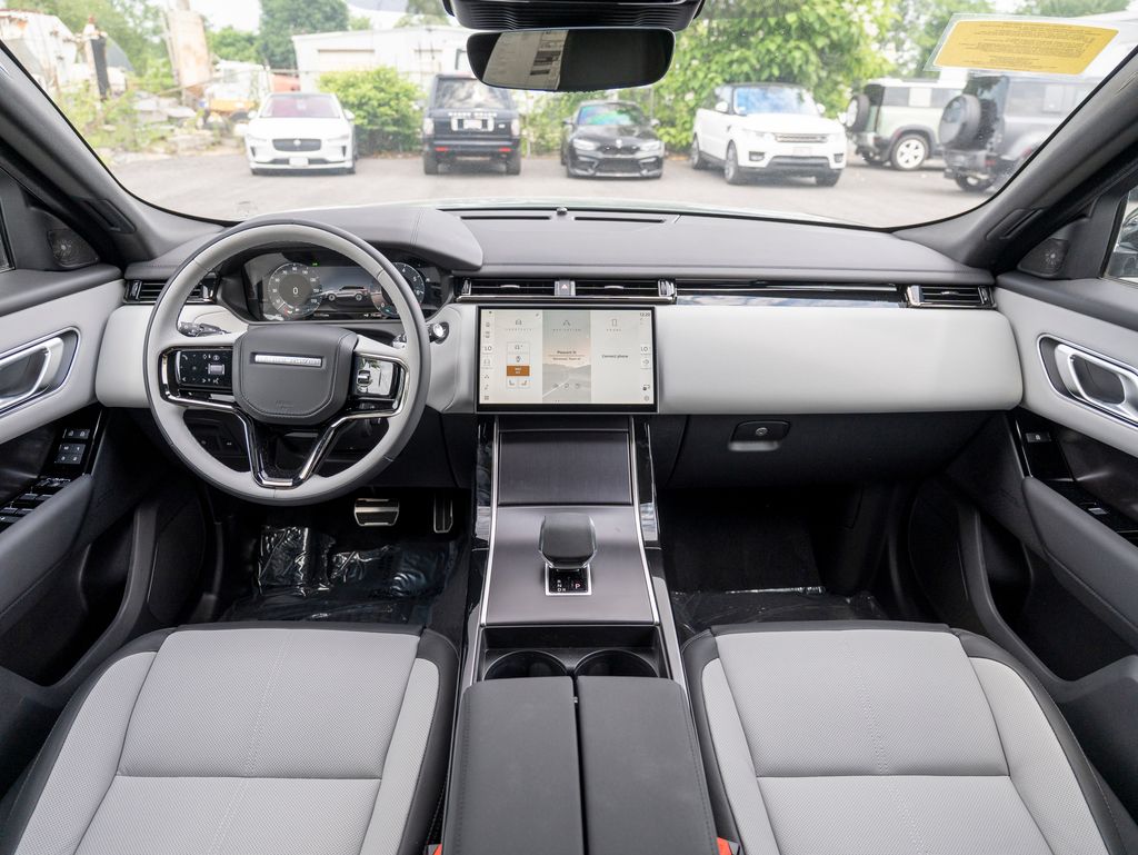 2026 Land Rover Range Rover Velar SE photo 16