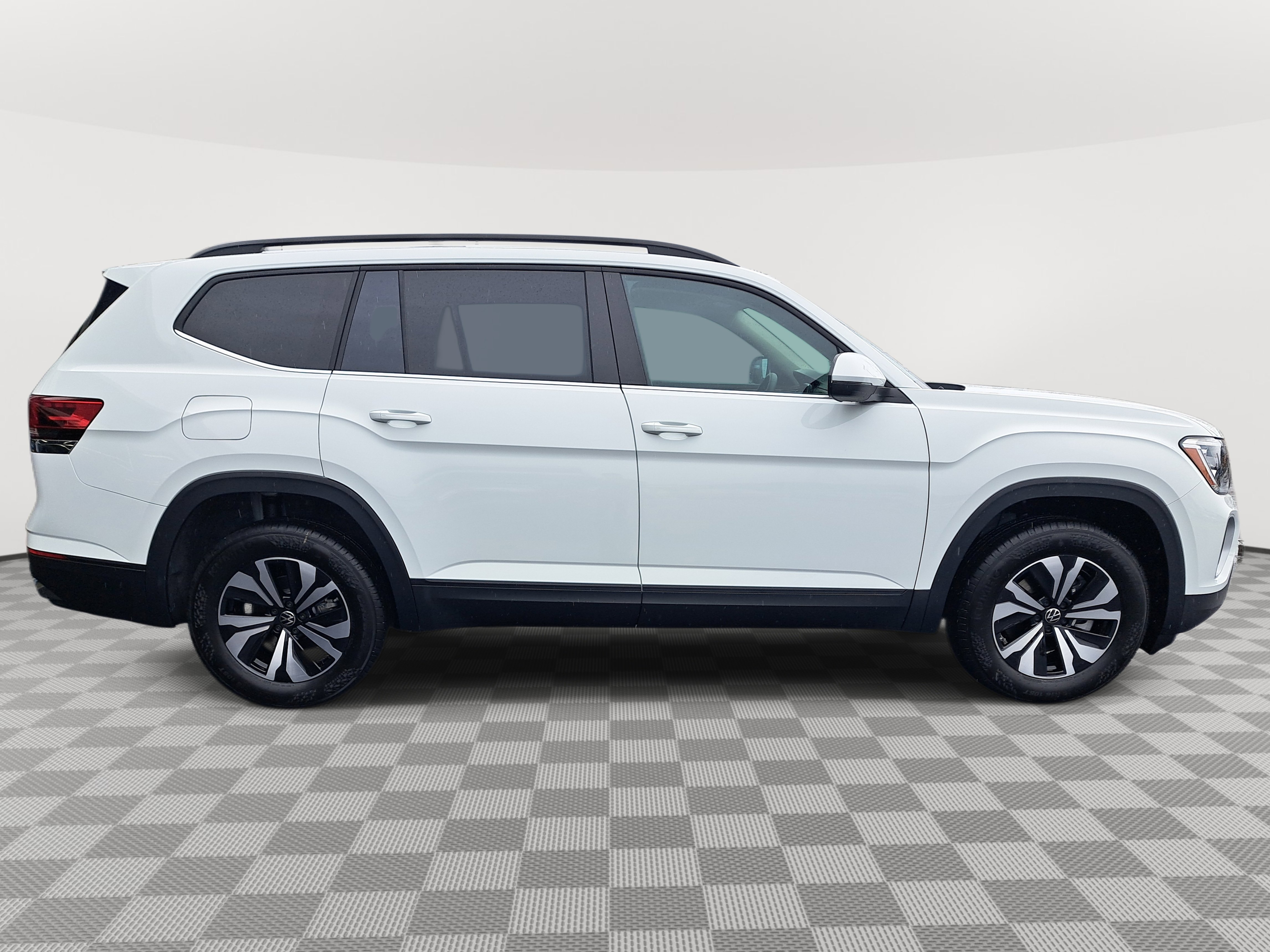 2025 Volkswagen Atlas SE photo 4
