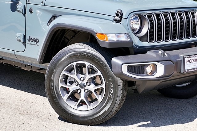 New 2025 Anvil Clear-Coat Exterior Paint Jeep Sport image 4