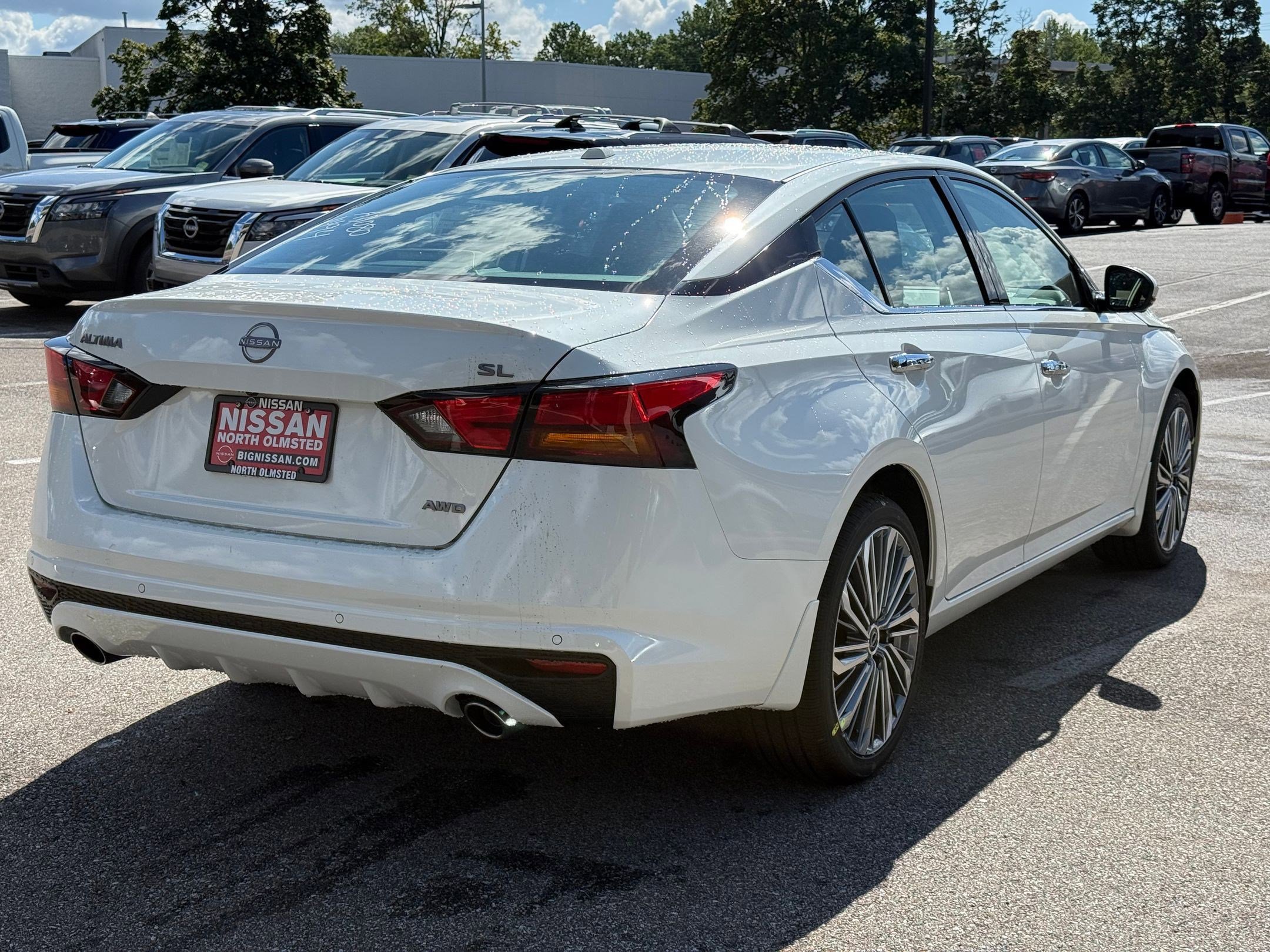 2025 Nissan Altima SL photo 2