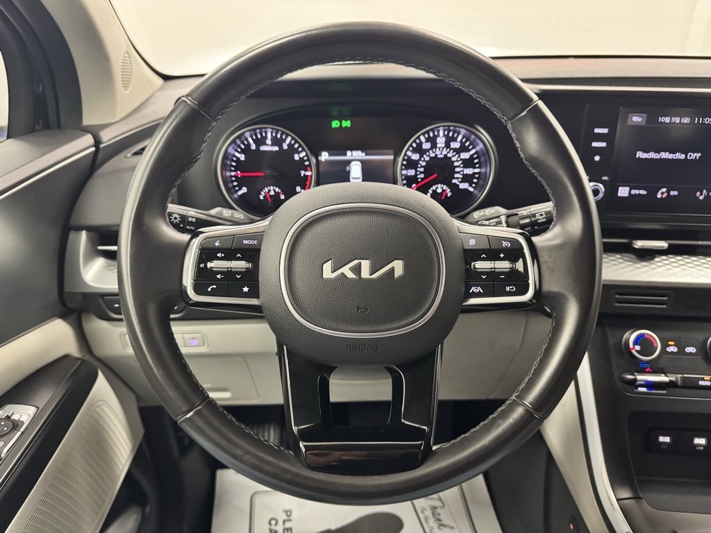 2024 Kia Carnival LX photo 13